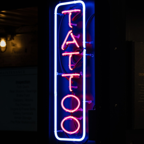 neon light signs in dubai